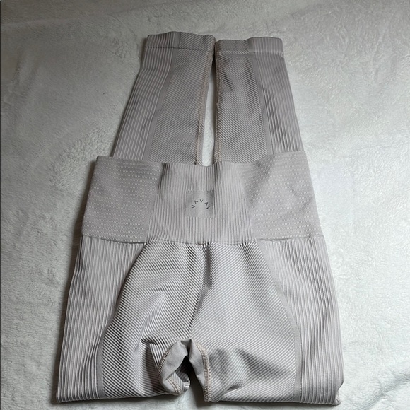 Anthropologie Leggings Seamless Design - Picture 4 of 15